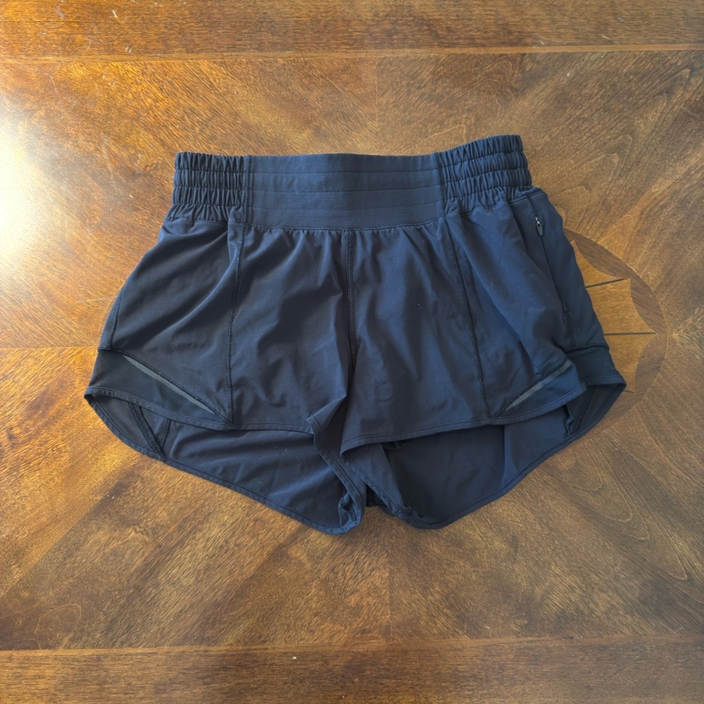 lululemon athletica black hotty hot high-rise lines shorts 2.5”